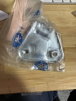 YAMAHA, stay fender 1 ,  256-21613-00-00 , fr7