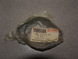 s-l1600-2 Yamaha 256-13564-00-00 COVER, CARB.JOINT, int6