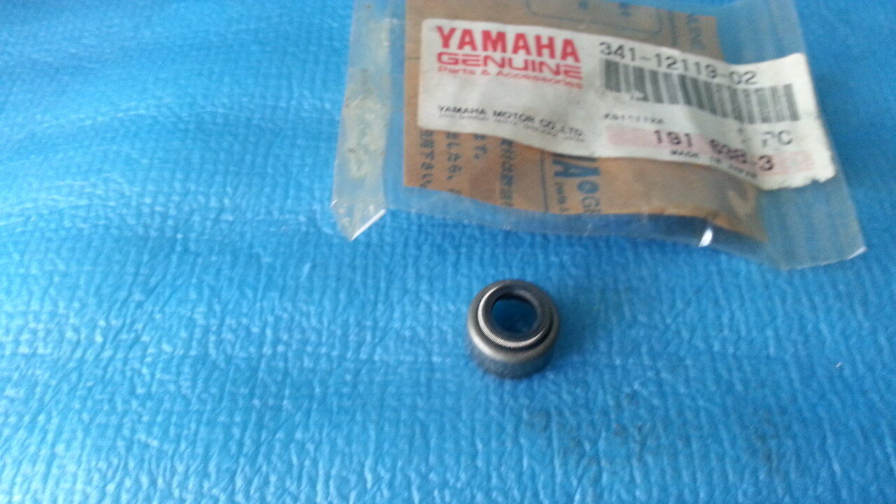 Yamaha 256-12119-00-00 Superseded by 341-12119-02-00, SEAL,VALVE STEM ,se9