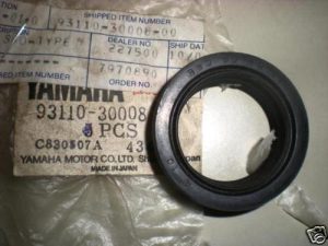 YAMAHA , oil seal , 93110-30008-00 , se8