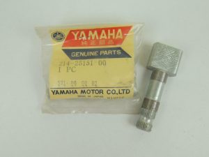 yamaha , Camshaft 214-25151-00-00 	  lev5