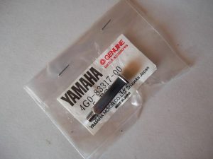 Yamaha 4G0-83317-00-00 BOLT, FLASHER 1,    b1