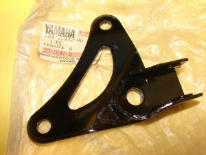 yamaha , Bracket 2 584-27442-00-00 , bul5