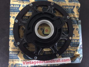 Yamaha NOS,OEM, NEW, 306-25832-00 ,BRACKET, DISC ,bk11