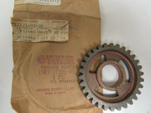 Yamaha , 1W1-17221-01 , 2nd Wheel Gear 30T  ,g40
