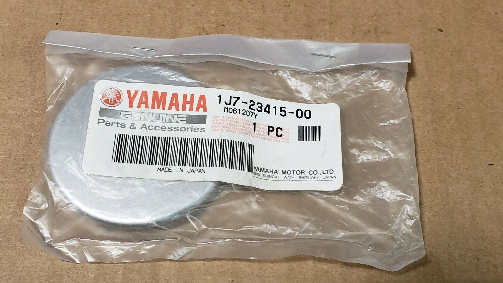 Yamaha 1J7-23415-00-00 COVER, BALL RACE 1 , fr11