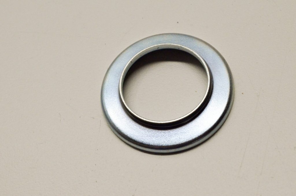 GENUINE YAMAHA COVER Hub Dust 5SL-25367-00 (New) £4.50 - UK GENUINE YAMAHA COVER Hub Dust 5SL-25367-00 (New) £4.50 - UK