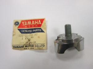 Yamaha , 122-23442-02 , new # , 122-23442-03-00 HOLDER, HANDLE LOWER ,fr10