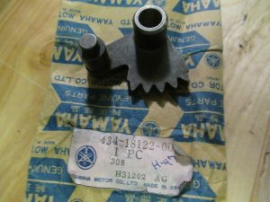 s-l1600-1 Yamaha 434-18122-00-00 LEVER, CHANGE 2 , tr4