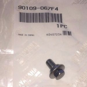 Yamaha 90109-067F4-00 BOLT , b4