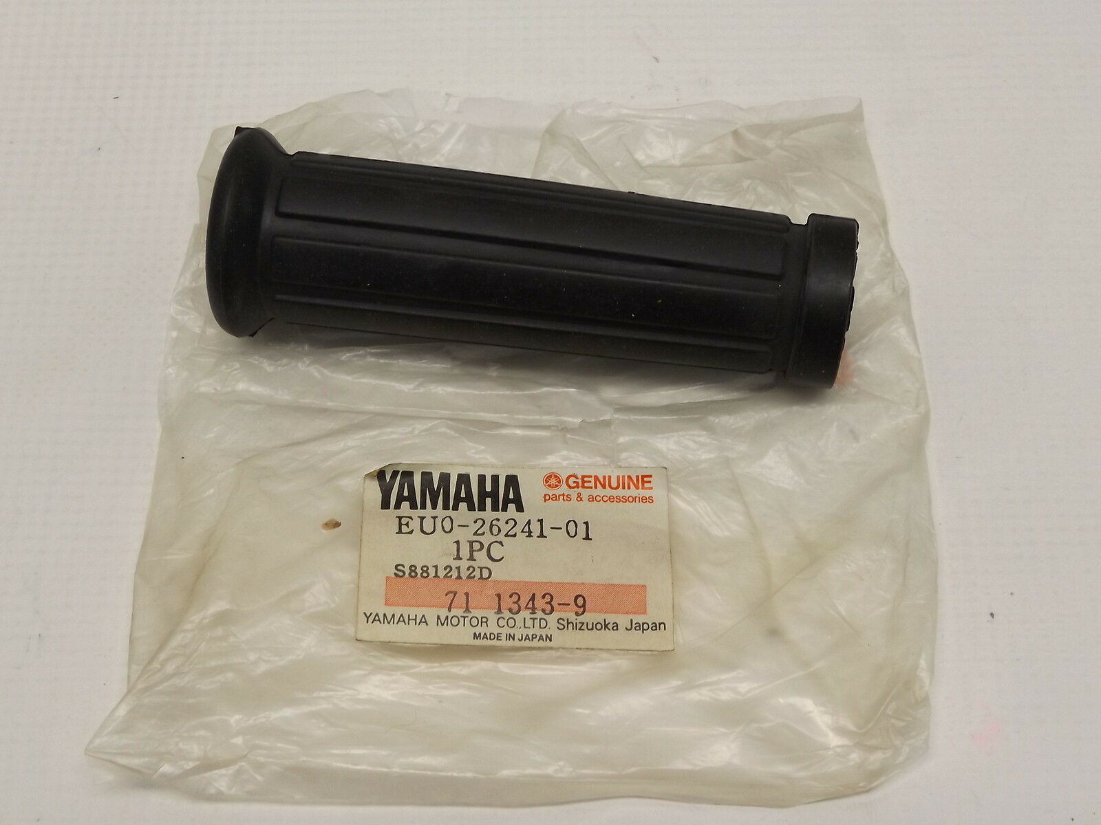 Yamaha EU0-26241-01-00 GRIP, HANDLE , th3