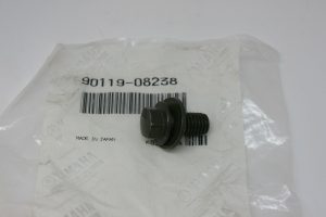Yamaha 90119-08238-00 BOLT, WITH WASHER , b5