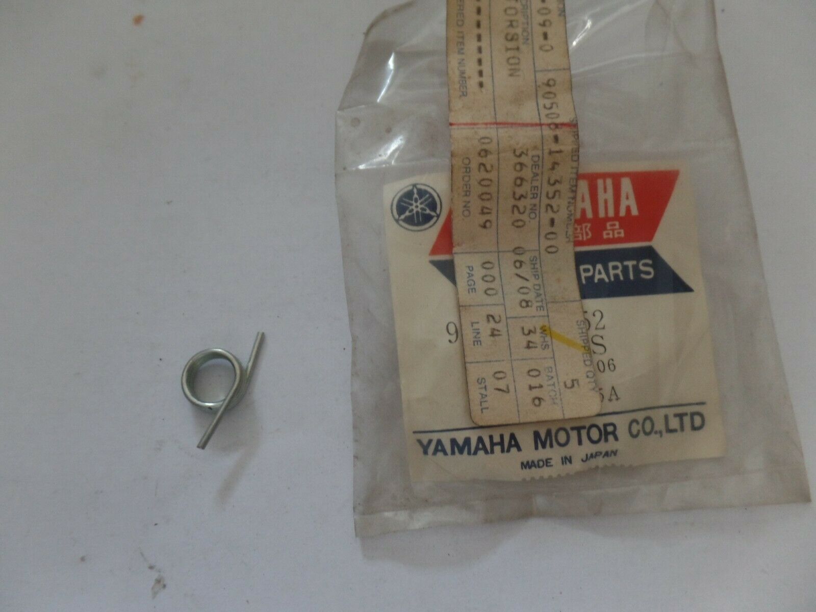 Yamaha 90508-14352-00 SPRING, TORSION , spr13