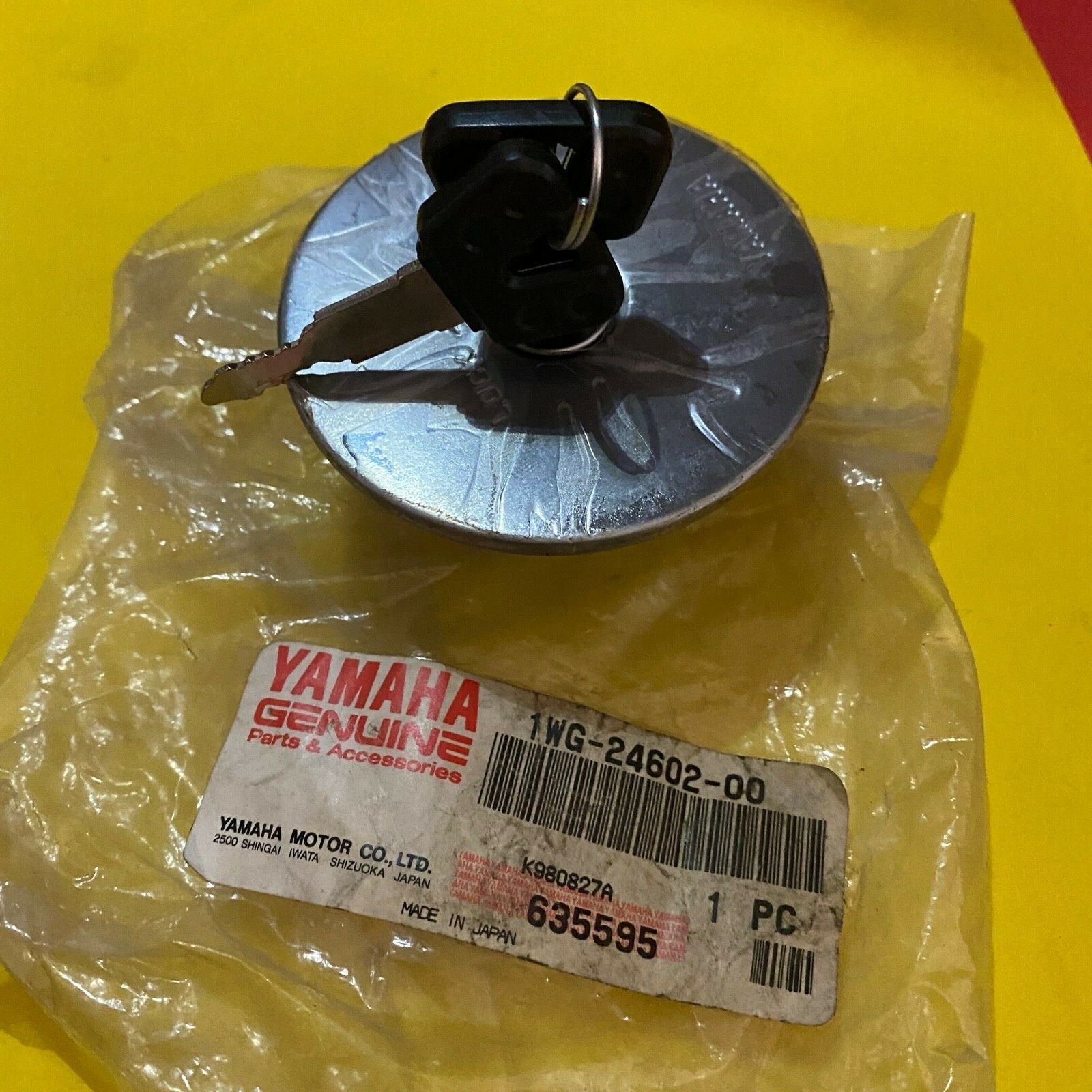 Genuine Yamaha ,OEM,NOS, 1WG-24602-00-00 CAP, FZR400, FZR600 , stst9