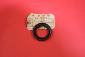 Honda 91261-MB0-003 OIL SEAL , hse1