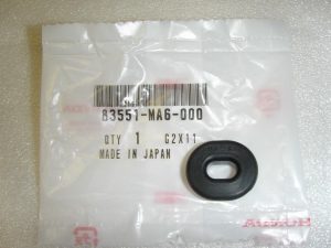 Honda 83551-MA6-000 SIDE COVER GROMMET , hru1