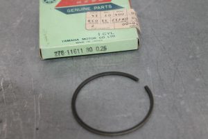 s-l1600 Yamaha 276-11611-80-00 RING, PISTON 1ST , r15