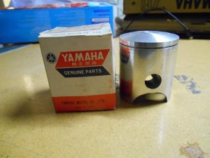 Yamaha 427-11635-01-00 PISTON 1 O/S 0.25   ,p16
