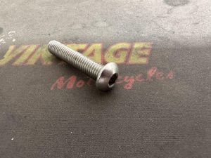 IMG_3405 Yamaha 92017-08040-00 BOLT, BUTTON HEAD , b6