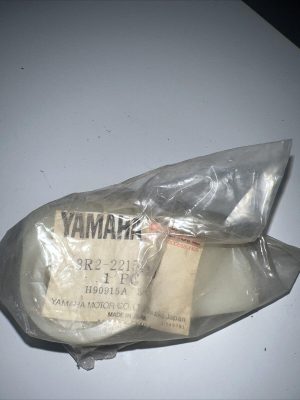 Yamaha 3R2-22151-00-00 SEAL, GUARD,bul22