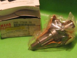 s-l500 Yamaha 2HX-17508-00-00 MIDDLE DRIVEN GEAR COMP , tr7