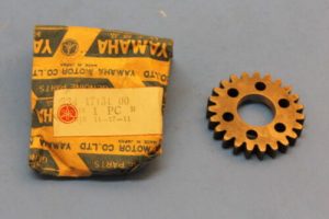 s-l500 YAMAHA OEM GEAR3RD PINION | 234-17131-00-00 , g44