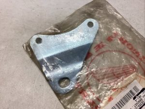 HONDA OEM BRACKET, L. MUFFLER | 18354-319-000 , hfr1