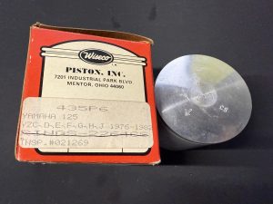 Wiseco , yamaha , Piston and clips , YZ 125 1976-1982 435P6 1.50mm .060