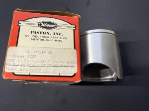Wiseco , yamaha , Piston and clips , YZ 125 1976-1982 435P6 1.50mm .060