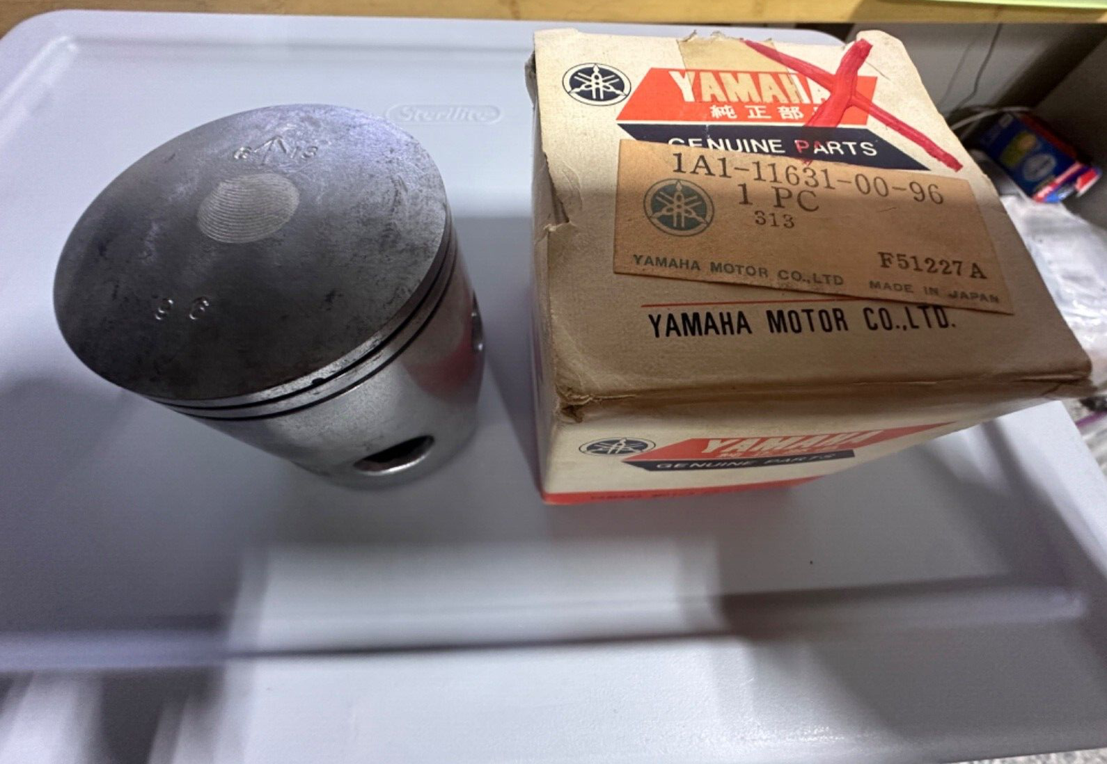 YAMAHA ,OEM,NOS, 1A1-11631-00-96, PISTON STD, RD400, p22